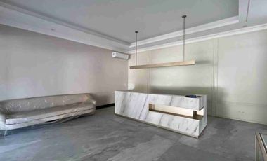 Disewakan Rumah Usaha Komersial Area Raya Kertajaya Indah Surabaya Timur Cocok untuk Cafe Resto Kantor