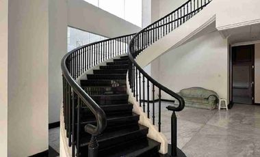 Disewakan Rumah Usaha Komersial Area Raya Kertajaya Indah Surabaya Timur Cocok untuk Cafe Resto Kantor