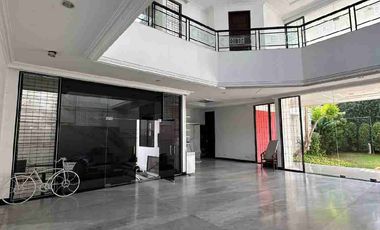 Disewakan Rumah Usaha Komersial Area Raya Kertajaya Indah Surabaya Timur Cocok untuk Cafe Resto Kantor