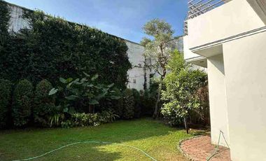 Disewakan Rumah Usaha Komersial Area Raya Kertajaya Indah Surabaya Timur Cocok untuk Cafe Resto Kantor