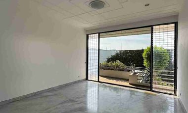 Disewakan Rumah Usaha Komersial Area Raya Kertajaya Indah Surabaya Timur Cocok untuk Cafe Resto Kantor