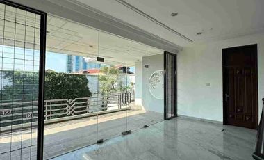 Disewakan Rumah Usaha Komersial Area Raya Kertajaya Indah Surabaya Timur Cocok untuk Cafe Resto Kantor