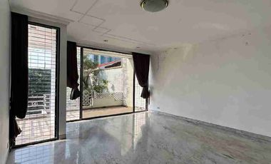 Disewakan Rumah Usaha Komersial Area Raya Kertajaya Indah Surabaya Timur Cocok untuk Cafe Resto Kantor