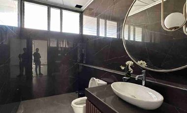 Disewakan Rumah Usaha Komersial Area Raya Kertajaya Indah Surabaya Timur Cocok untuk Cafe Resto Kantor