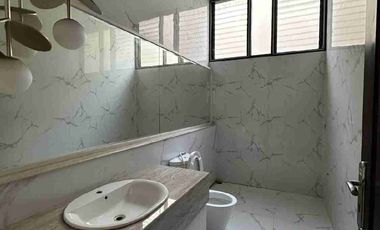 Disewakan Rumah Usaha Komersial Area Raya Kertajaya Indah Surabaya Timur Cocok untuk Cafe Resto Kantor