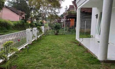 MURAH! VILLA DENGAN LINGKUNGAN NYAMAN MINIMALIS DI CIATER LEMBANG