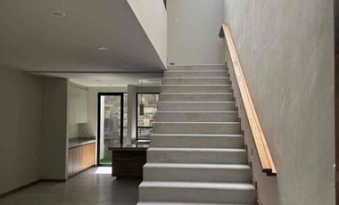 CASA EN RENTA LOMAS DE VISTA BELLA HAB. EN PLANTA BAJA