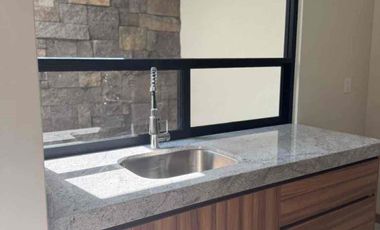 CASA EN RENTA LOMAS DE VISTA BELLA HAB. EN PLANTA BAJA