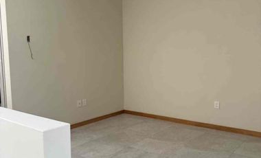 CASA EN RENTA LOMAS DE VISTA BELLA HAB. EN PLANTA BAJA