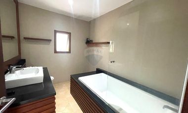 Luxurious 4BR Villa Freehold with Sea Views in Plailaem, Koh Samui