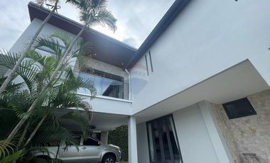 Luxurious 4BR Villa Freehold with Sea Views in Plailaem, Koh Samui