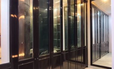 Disewakan rumah mewah murah 2 lantai siap huni, baru renovasi, full furnished di Laguna Cluster Palm Beach, Pakuwon City, Surabaya.