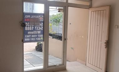 Disewakan rumah 2 lantai lokasi dekat sekolah dan pasardi taman surya 5