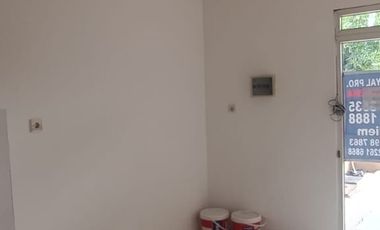 Disewakan rumah 2 lantai lokasi dekat sekolah dan pasardi taman surya 5