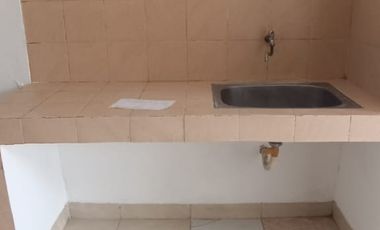 Disewakan rumah 2 lantai lokasi dekat sekolah dan pasardi taman surya 5