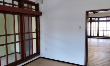 disewakan rumah cocok untuk kantor/ rukan atau tempat tinggal di sidosermo pdk, dekat margorejo, jemursari