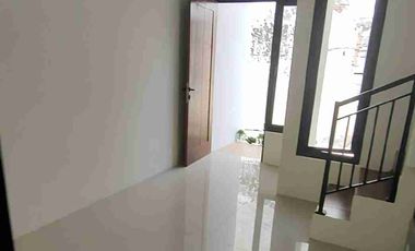Rumah 2 lantai di Nginden Surabaya