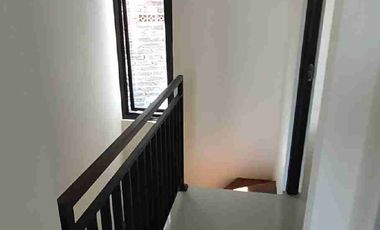 Rumah 2 lantai di Nginden Surabaya