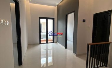 Dijual Rumah Modern + Rooftop Cantik 1M-an di Jaksel Pasar Minggu