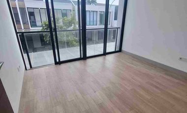 disewakan rumah milenial pik 2 uk 4.5x10 vinly siap huni