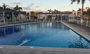 Renta casa Puente moreno en cluster con alberca