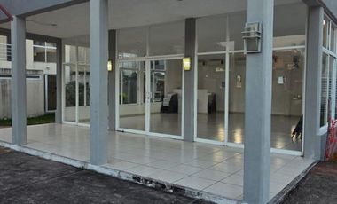 Renta casa Puente moreno en cluster con alberca