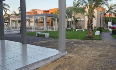 Renta casa Puente moreno en cluster con alberca