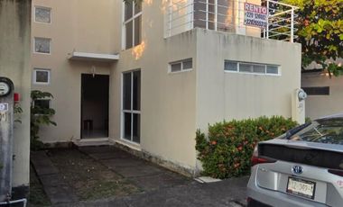 Renta casa Puente moreno en cluster con alberca