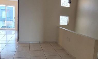 Renta casa Puente moreno en cluster con alberca