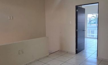 Renta casa Puente moreno en cluster con alberca