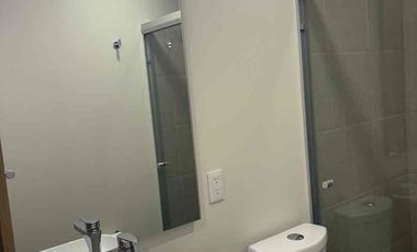 LOFT NUEVO EN RENTA EN PUNTA MAYOR – AMUEBLADO CON HERMOSA VISTA
📍 A solo 5 minutos de Plaza Mayor (Zona Norte)