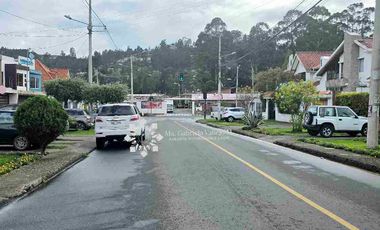 SE ARRIENDA - CASA ESQUINERA PARA USO COMERCIAL, en la zona de la calle Roberto Crespo