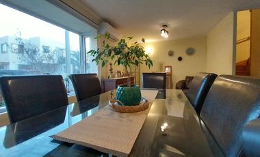 Casa aislada de  2 Pisos 3 dormitorios 3 baños Condominio Lomas De Nos San Bernardo.