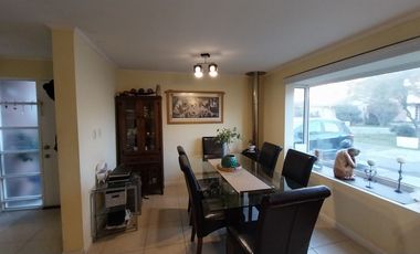 Casa aislada de  2 Pisos 3 dormitorios 3 baños Condominio Lomas De Nos San Bernardo.