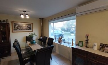 Casa aislada de  2 Pisos 3 dormitorios 3 baños Condominio Lomas De Nos San Bernardo.