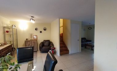 Casa aislada de  2 Pisos 3 dormitorios 3 baños Condominio Lomas De Nos San Bernardo.