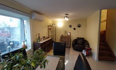 Casa aislada de  2 Pisos 3 dormitorios 3 baños Condominio Lomas De Nos San Bernardo.