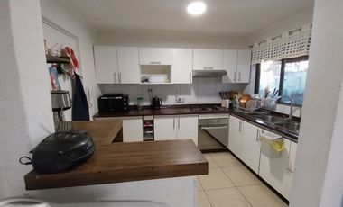 Casa aislada de  2 Pisos 3 dormitorios 3 baños Condominio Lomas De Nos San Bernardo.