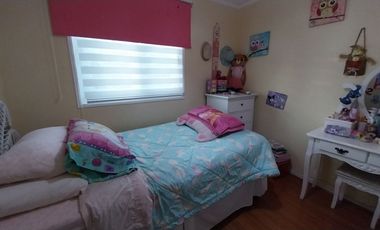 Casa aislada de  2 Pisos 3 dormitorios 3 baños Condominio Lomas De Nos San Bernardo.