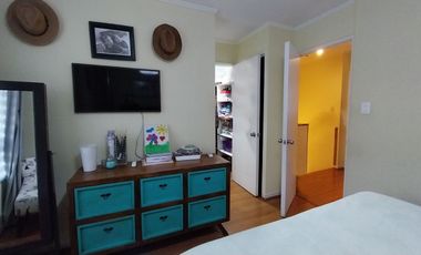 Casa aislada de  2 Pisos 3 dormitorios 3 baños Condominio Lomas De Nos San Bernardo.