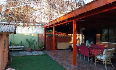 Casa aislada de  2 Pisos 3 dormitorios 3 baños Condominio Lomas De Nos San Bernardo.