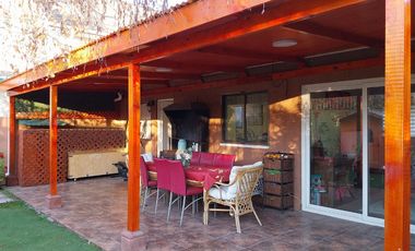 Casa aislada de  2 Pisos 3 dormitorios 3 baños Condominio Lomas De Nos San Bernardo.