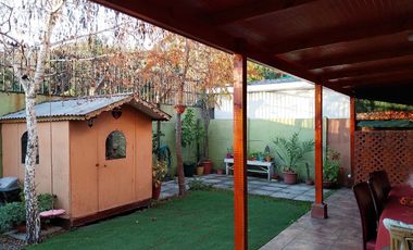 Casa aislada de  2 Pisos 3 dormitorios 3 baños Condominio Lomas De Nos San Bernardo.