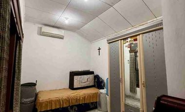 rumah Tepi jalan raya veteran Umbulharjo