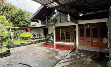 rumah Tepi jalan raya veteran Umbulharjo
