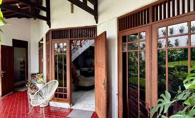 rumah Tepi jalan raya veteran Umbulharjo