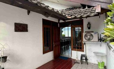 rumah Tepi jalan raya veteran Umbulharjo