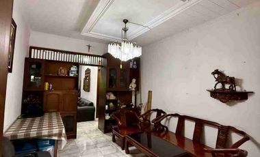 rumah Tepi jalan raya veteran Umbulharjo