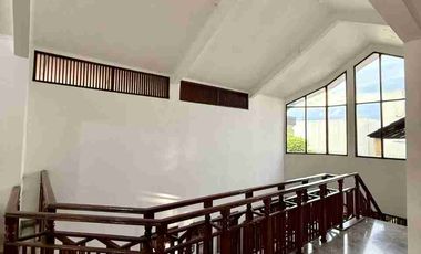 rumah Tepi jalan raya veteran Umbulharjo