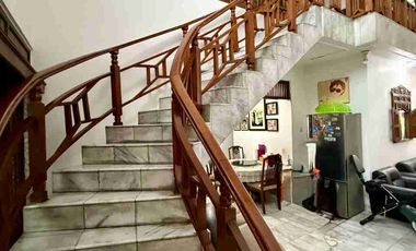 rumah Tepi jalan raya veteran Umbulharjo